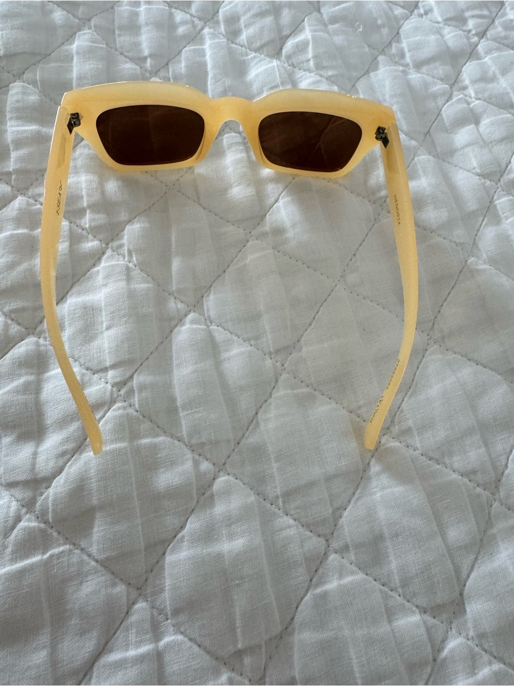 I-Sea Hendrix Yellow Rectangular Sunglasses - Picture 4 of 4